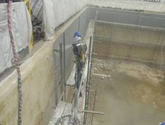 大型水池聚脲防腐施工現場